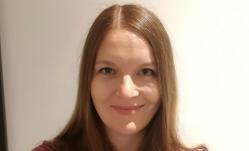 Alysha Spencer, face of a smiling woman with chestnut hair
